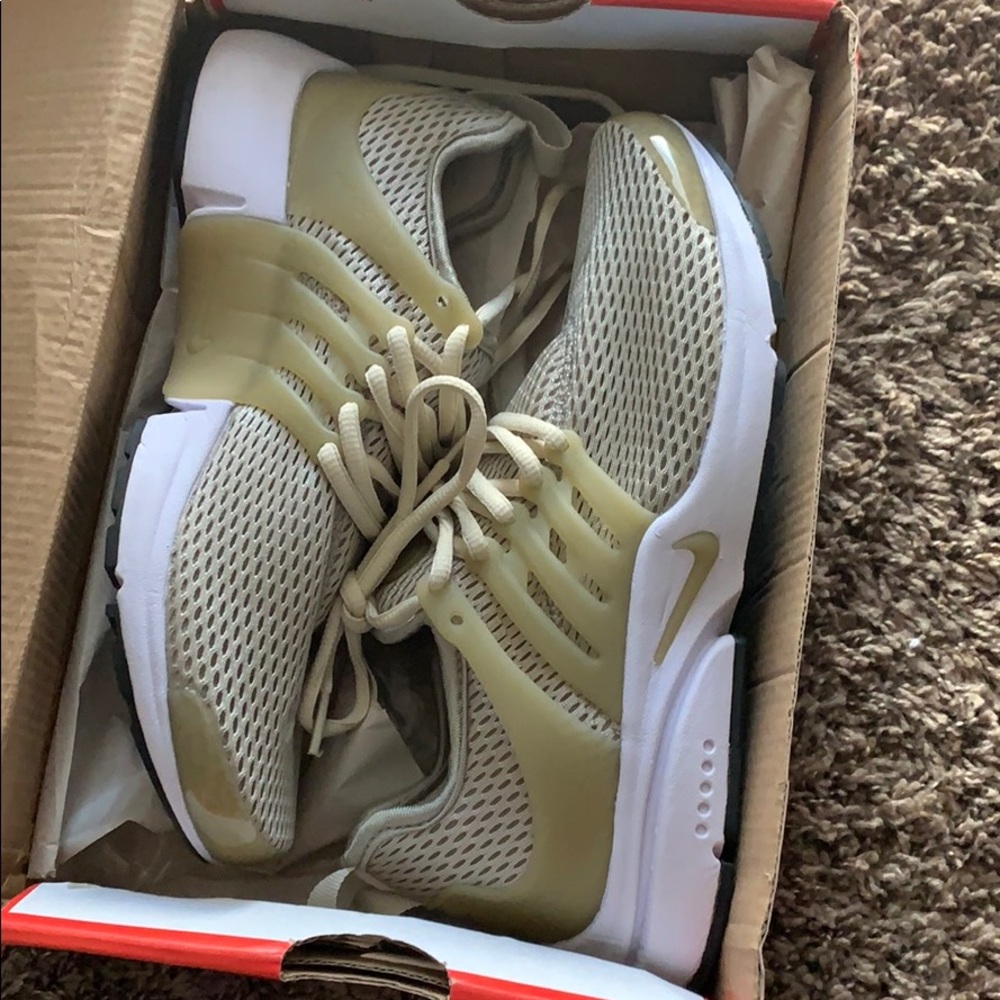 Woman’s Nike presto